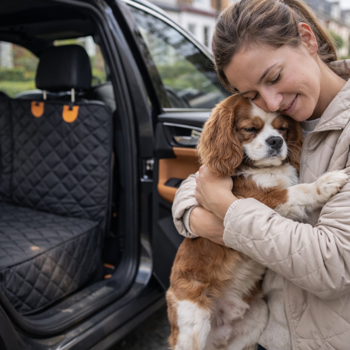 Quiltat Bilskydd för Hund – Skyddande Baksätesskydd för Bil